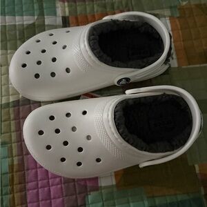 NWT CROCS Kids' White Slippers with Gray Lining - size C12